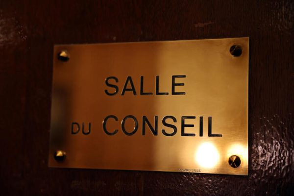 202201030032ED Salle Du Conseil Preview Image Lead Child